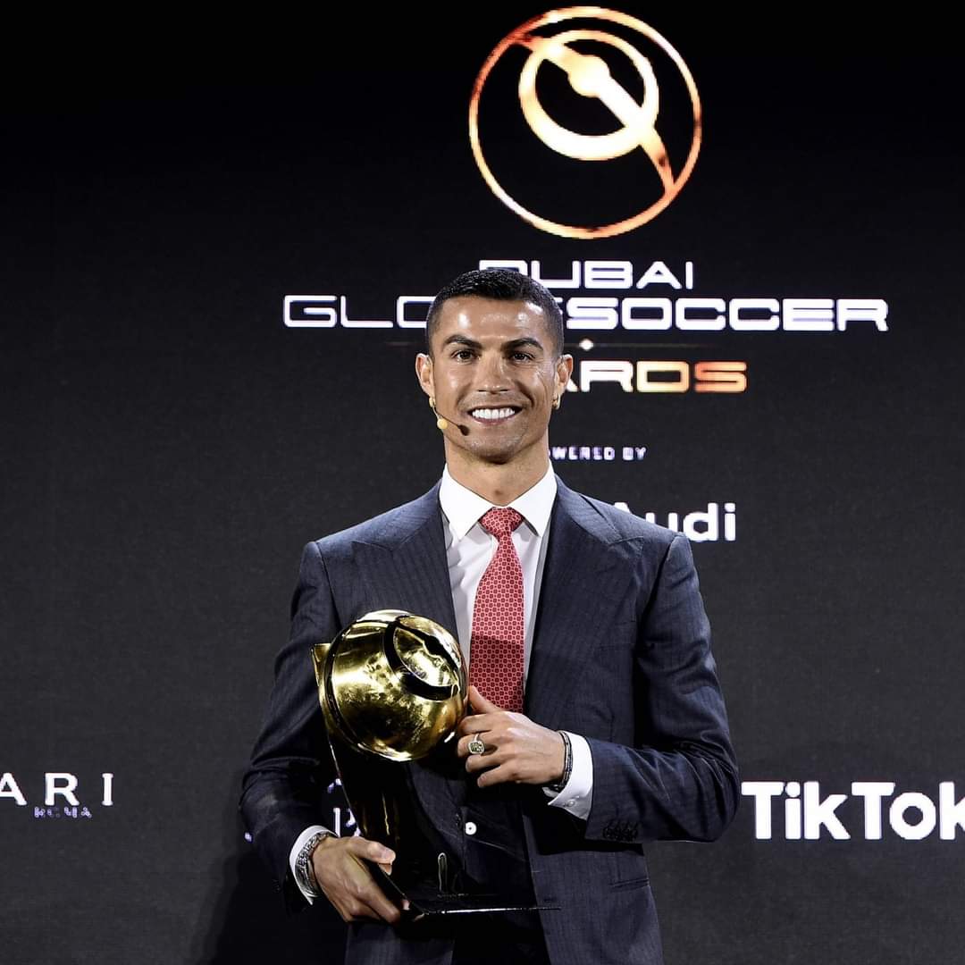 Ronaldo élu joueur du siècle