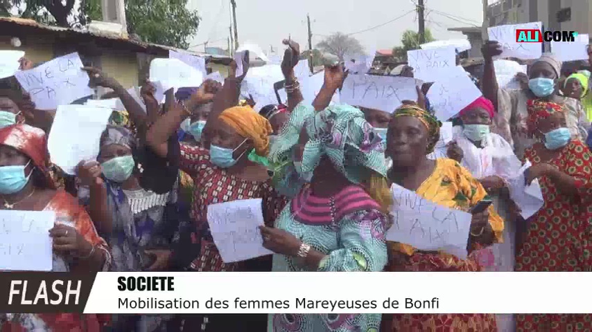 Politique: Marche pacifique des femmes mareyeuses de bonfi pour le maintien de la paix.