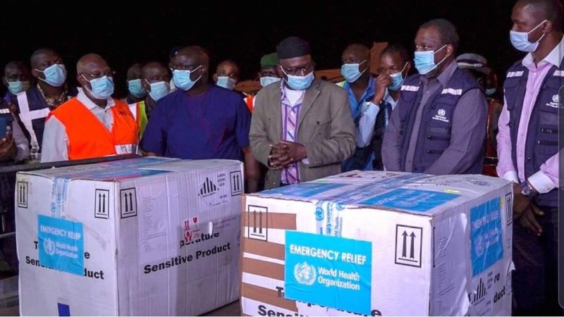 Guinée: les premières doses de vaccin contre Ebola sont arrivées