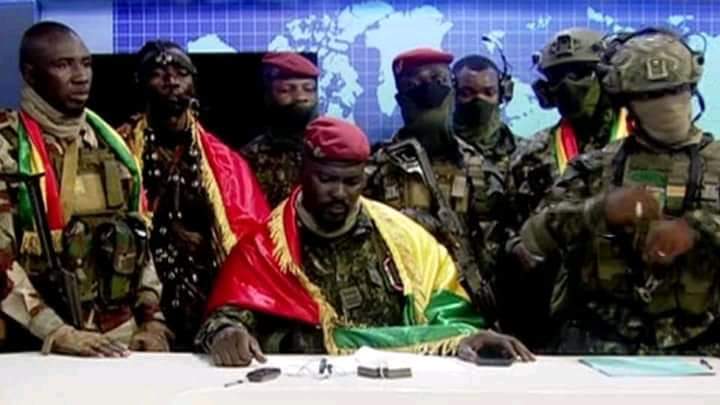 Le colonel Doumbouya annonce la libération de tous les détenus politiques