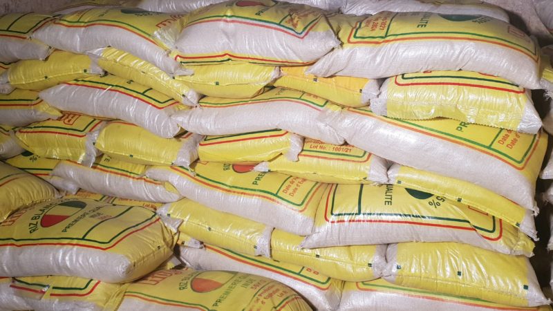 Ramadan : Les femmes des communes de Conakry reçoivent des tonnes de sacs du riz de la part du CNRD.