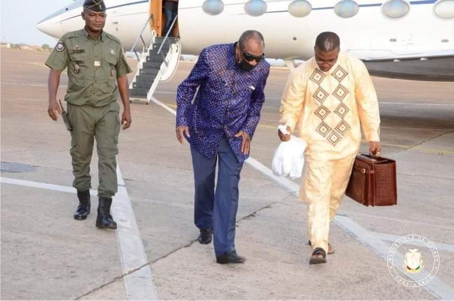 Retour du président déchu Alpha Condé en Guinée après un temps passé à l’extérieur pour son traitement. 