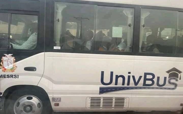 Bus universitaires :  » le transport est bon pour ceux qui quittent loin, mais les bus sont insuffisants  » dixit un étudiant.