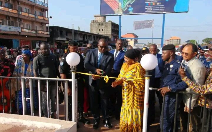 Rond-points de Conakry: Fin des travaux, Madame la gouverneure prend part à la cérémonie d’inauguration.