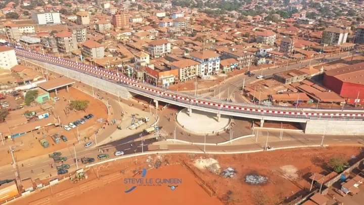 Pourquoi pas le nom d’un guinéen ? Le pont de Kagbelen est baptisé au nom du président Rwandais. Paul Kagamé .