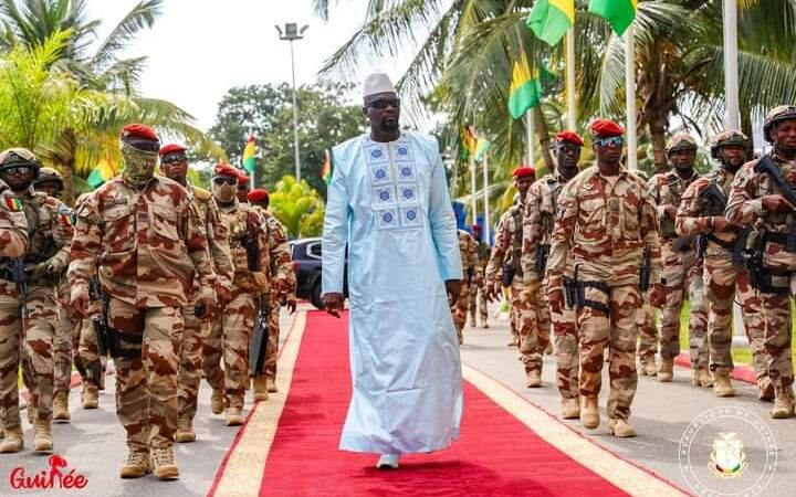 Guinée: deux ans après le coup d’État, des soutiens au président de transition s’affichent à Conakry