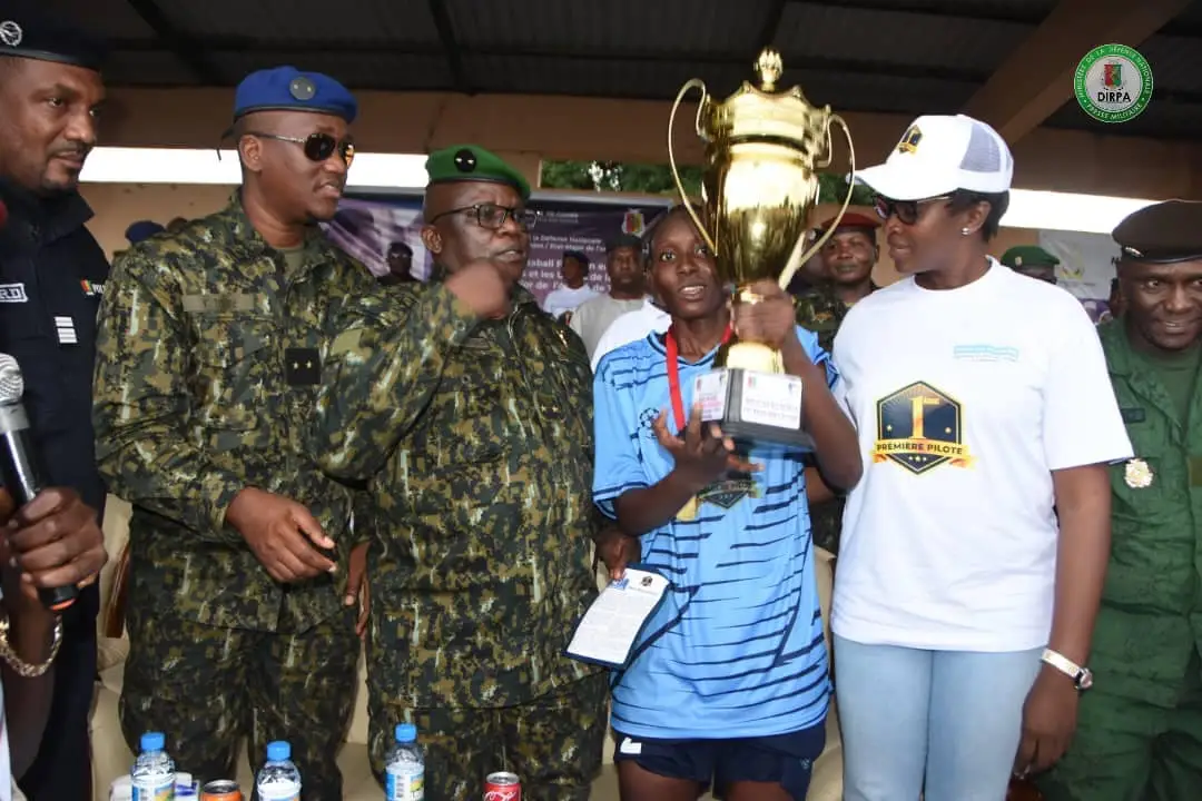 LA FINALE DU TOURNOI FÉMININ DOTÉ DU TROPHÉE FEUE COLONELLE D’AVIATION FATOUMATA BINTA DIALLO